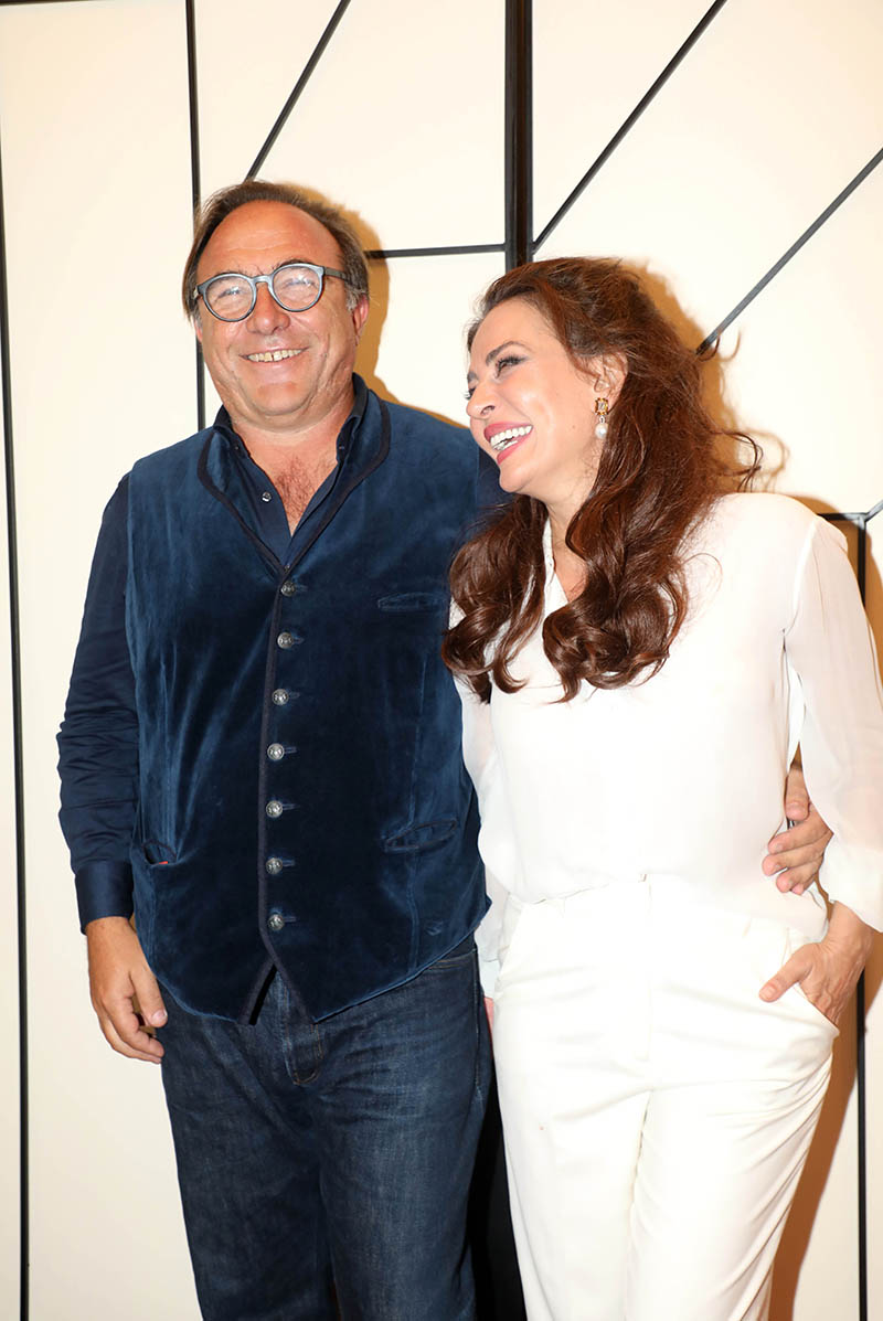 Πέτρος Κόκκαλης: Καμάρωσε τη σύζυγό του, Δήμητρα Ματσούκα στην πρεμιέρα της παράστασης «Η Κόμισσα της Φάμπρικας» 3 Πέτρος Κόκκαλης: Καμάρωσε τη σύζυγό του, Δήμητρα Ματσούκα στην πρεμιέρα της παράστασης «Η Κόμισσα της Φάμπρικας»