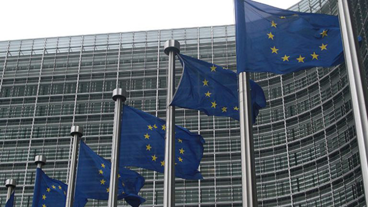 FT: Τηλεργασία, επιδοτήσεις και χαμηλός ΦΠΑ το σχέδιο της Κομισιόν για την αντιμετώπιση της ενεργειακής κρίσης