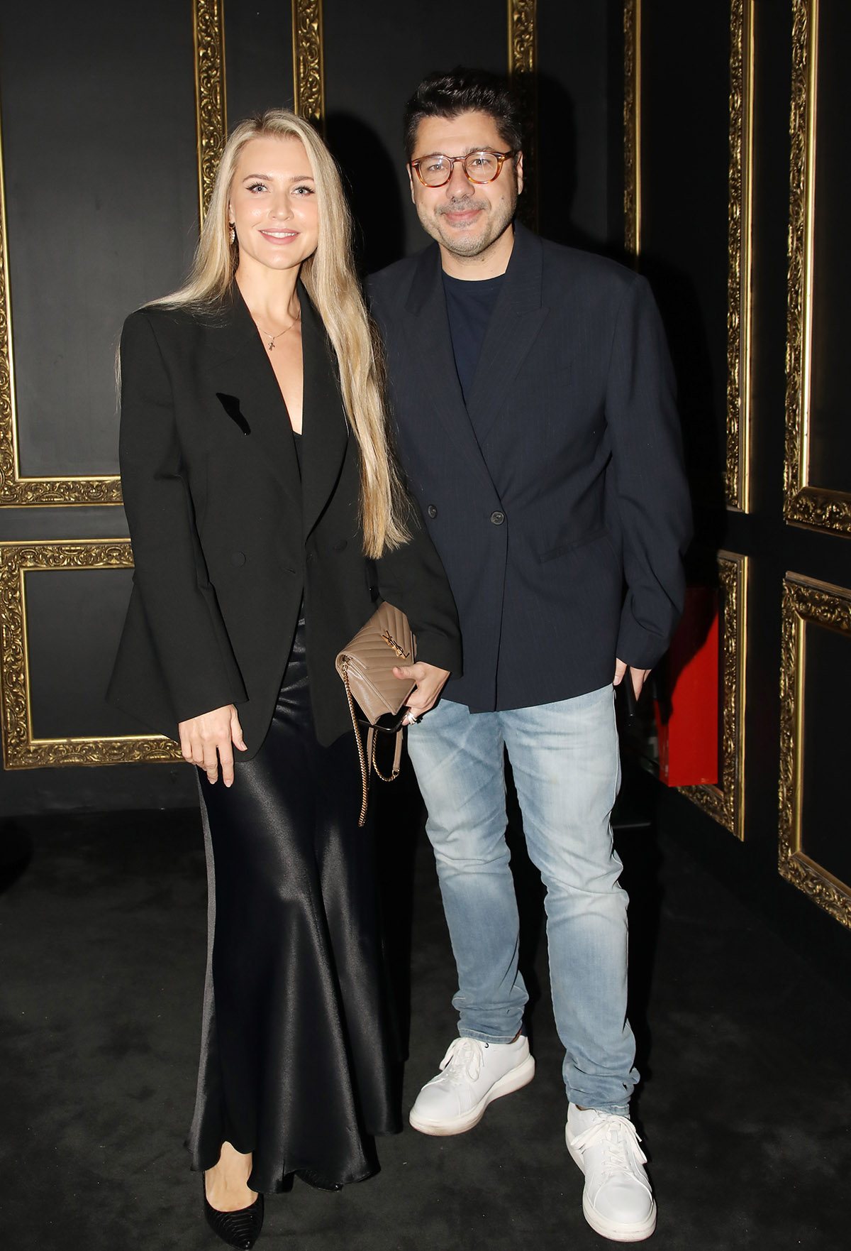 Λάμπρος Κωνσταντάρας: Βραδινή έξοδος με εντυπωσιακή συνοδό στο πλευρό του 4 Λάμπρος Κωνσταντάρας: Βραδινή έξοδος με εντυπωσιακή συνοδό στο πλευρό του