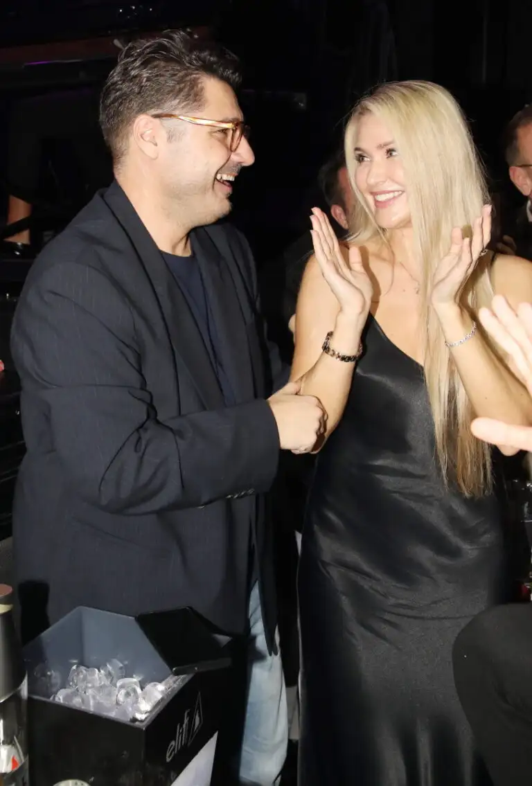 Λάμπρος Κωνσταντάρας: Βραδινή έξοδος με εντυπωσιακή συνοδό στο πλευρό του 2 Λάμπρος Κωνσταντάρας: Βραδινή έξοδος με εντυπωσιακή συνοδό στο πλευρό του