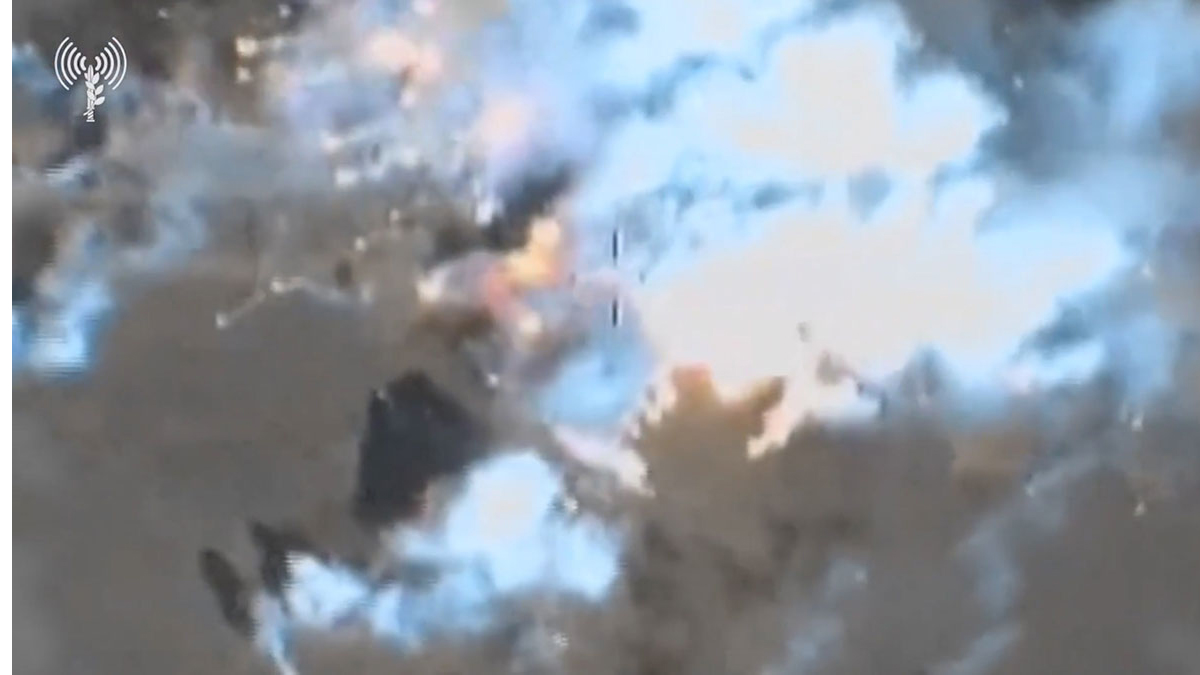 IDF: « Εξαπολύσαμε βομβαρδισμό σε βασική εγκατάσταση παραγωγής εκρηκτικών στο Ιράν»