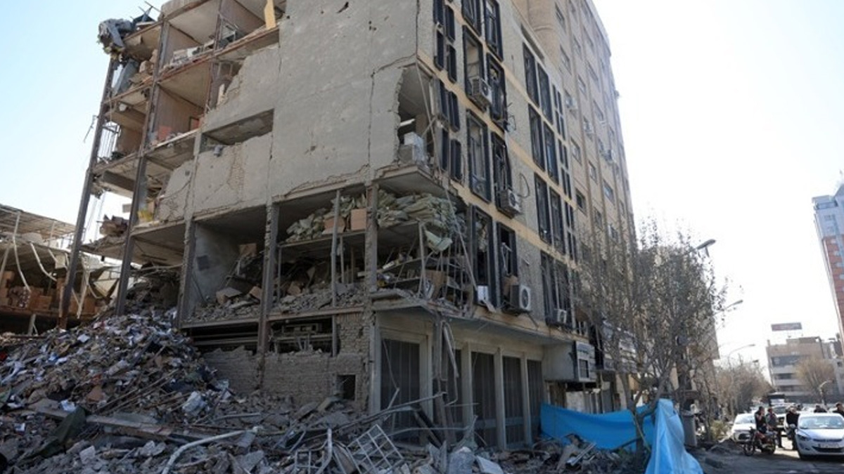 Πάνω από 100.000 πολιτικά κτήρια στο Ιράν έχουν καταστραφεί ή υποστεί ζημιές