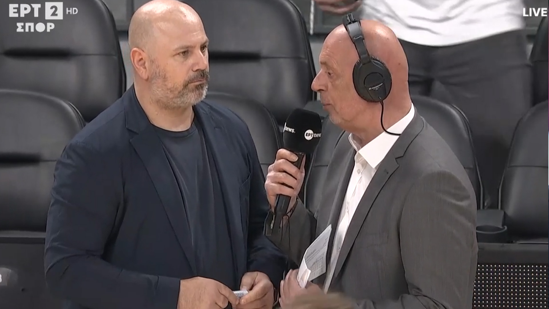 Ο Μποζίκας διέκοψε τις δηλώσεις του λόγω αποδοκιμασιών