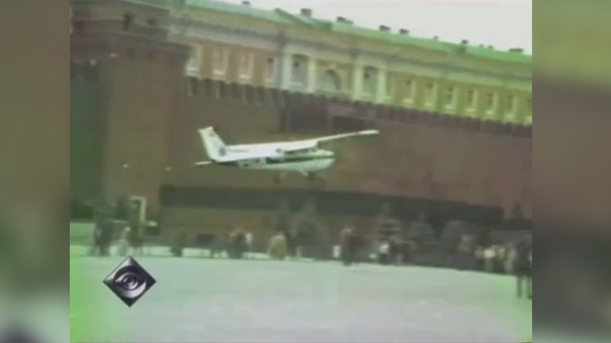 Το απίστευτο κατόρθωμα του πιλότου Ματίας Ρουστ – Προσγειώθηκε στην Κόκκινη Πλατεία εκθέτοντας τη Σοβιετική Ένωση