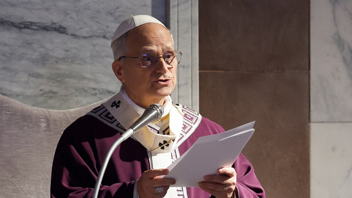 Ο πάπας Λέων καλεί τον Τραμπ να βρει μία «λύση» για να τερματιστεί ο πόλεμος