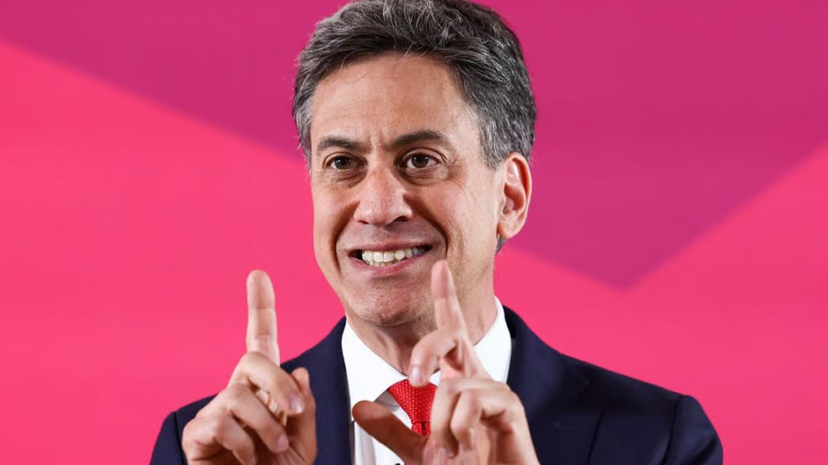 Βρετανός υπουργός Eνέργειας: «Πιείτε κρύο τσάι για εξοικονόμηση ενέργειας»