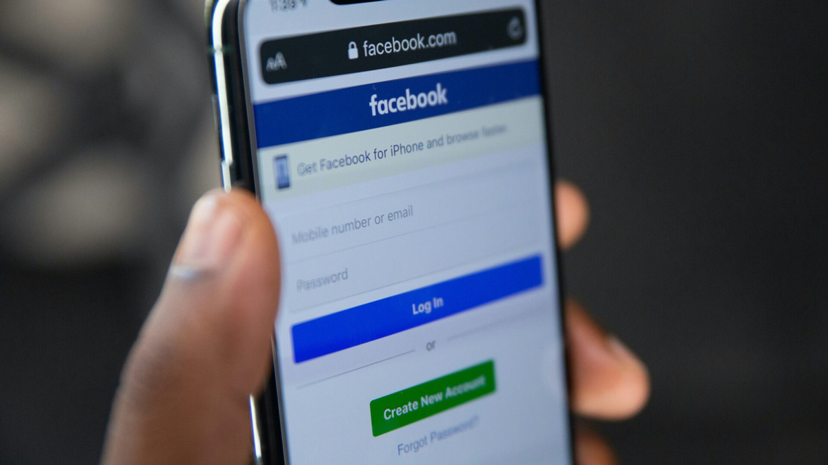 Έφτιαξε εκατοντάδες ψεύτικα προφίλ στο Facebook για να εκδικηθεί τον πρώην της