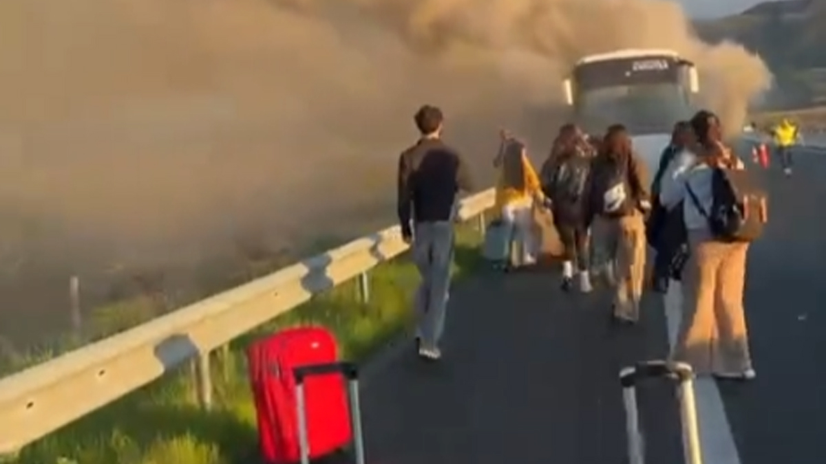 Βίντεο από τη φωτιά σε λεωφορείο του ΚΤΕΛ Καρδίτσας