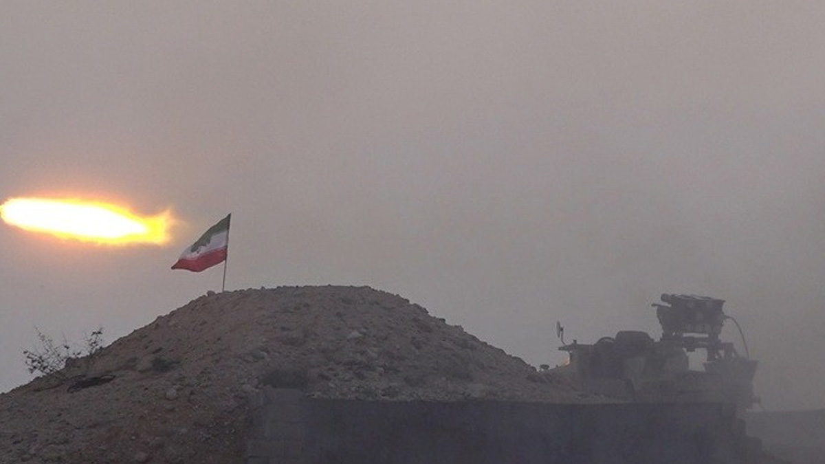 Με καταστροφικά αντίποινα απειλεί το Ιράν αν υποστεί επιθέσεις εναντίον πολιτικών στόχων