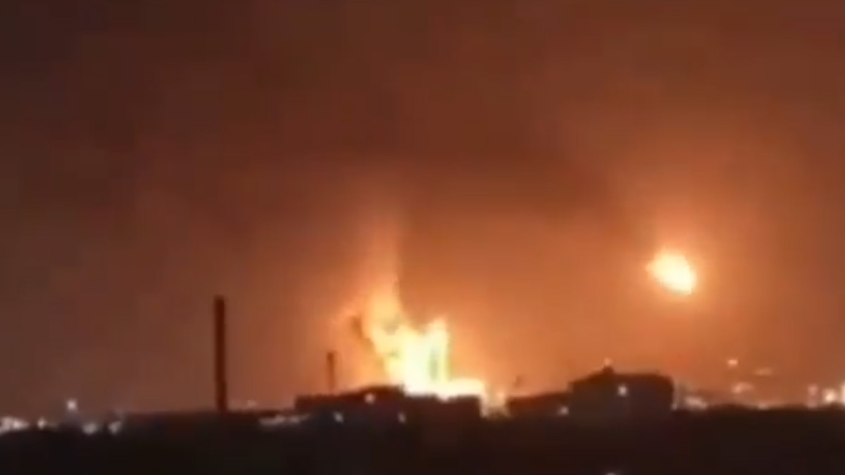 Σαουδική Αραβία: Συντρίμμια έπεσαν κοντά σε ενεργειακές εγκαταστάσεις μετά την αναχαίτιση πυραύλων