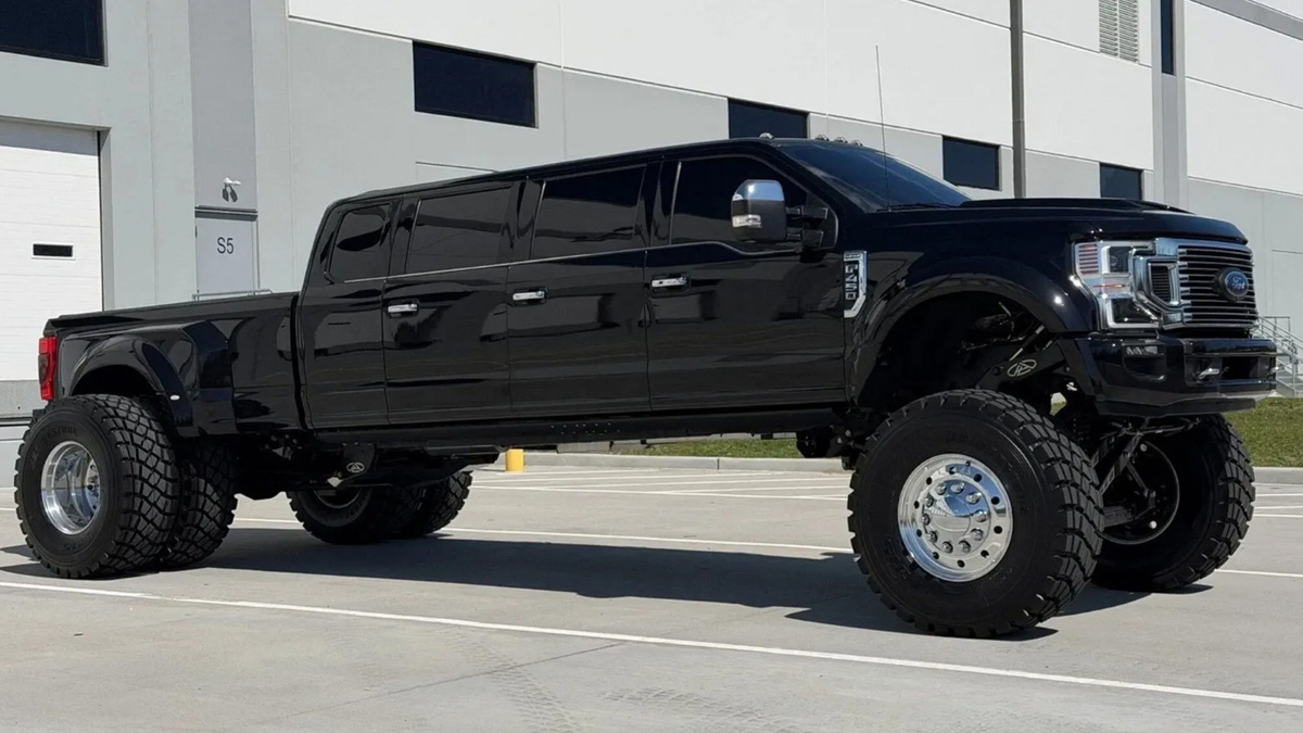 Ford F-450… λιμουζίνα με έξι τροχούς, 11 θέσεις και ντεπόζιτο 700 λίτρων