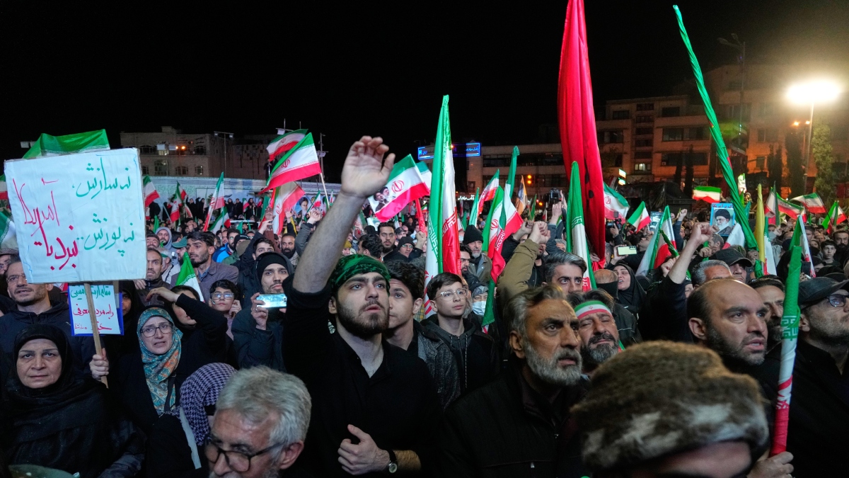 Πανηγυρίζουν οι Ιρανοί στην Τεχεράνη