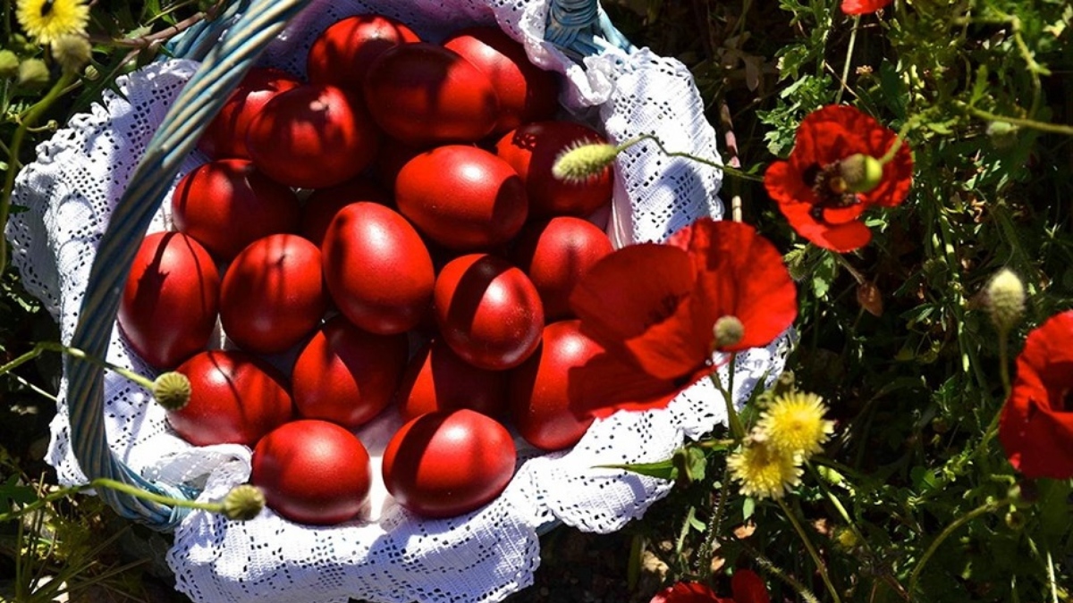 Γιατί βάφουμε κόκκινα αυγά τη Μεγάλη Πέμπτη