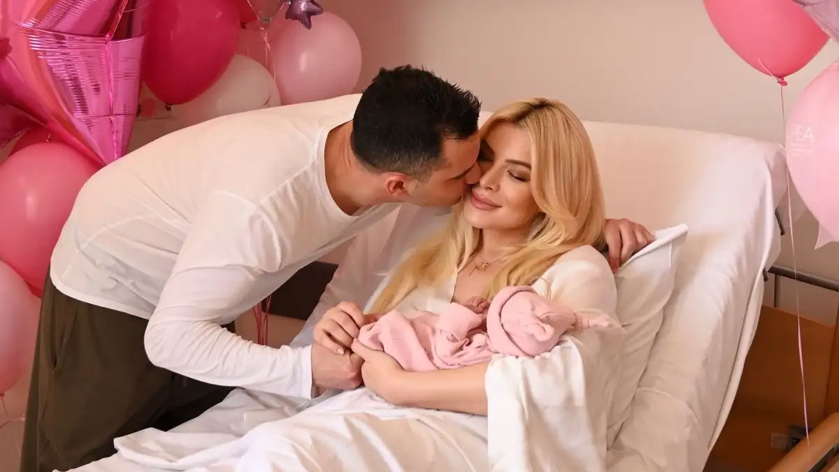 Κατερίνα Καινούργιου: Ο σύντροφός της, Παναγιώτης Κουτσουμπής δημοσίευσε φωτογραφία της κόρης τους!