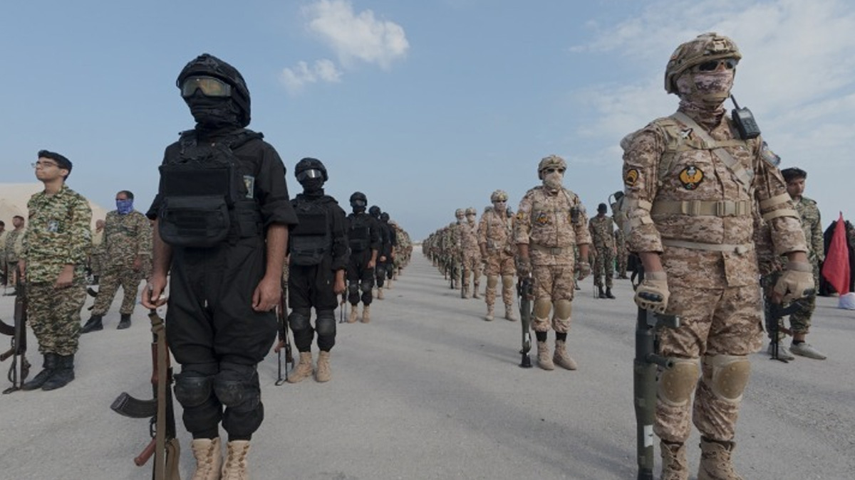 Φρουροί της Επανάστασης: Το Ιράν θα αναλάβει δράση αν πολεμικά πλοία προσπαθήσουν να διασχίσουν τα Στενά του Ορμούζ