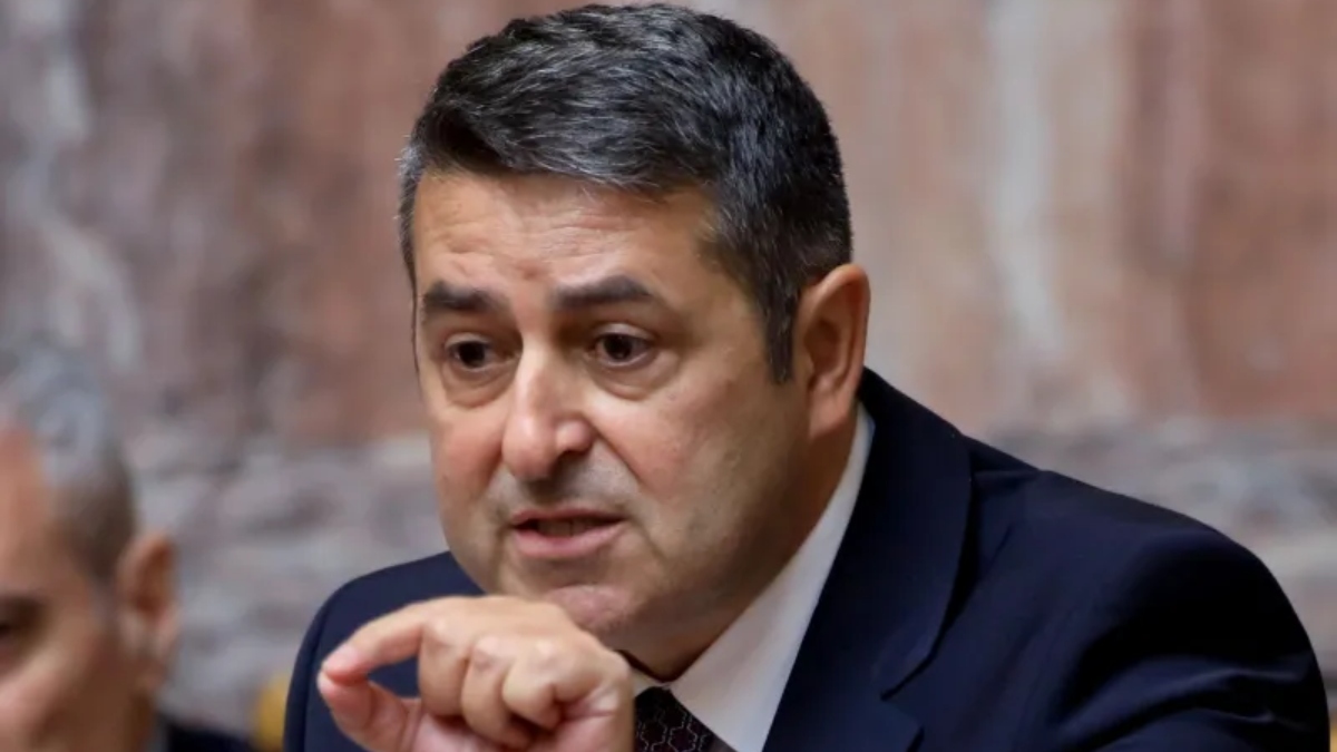 Στο νοσοκομείο μετά από λιποθυμικό επεισόδιο ο υφυπουργός Επικρατείας Γιώργος Μυλωνάκης