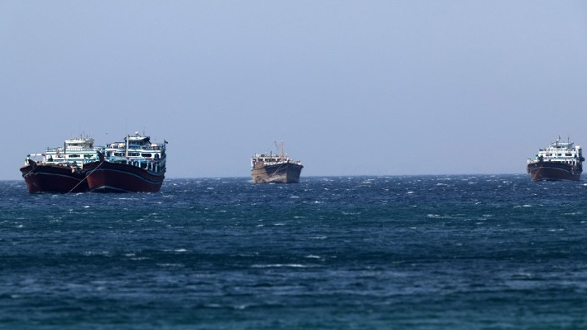 CENTCOM: Δέκα πλοία αναγκάστηκαν να κάνουν αναστροφή