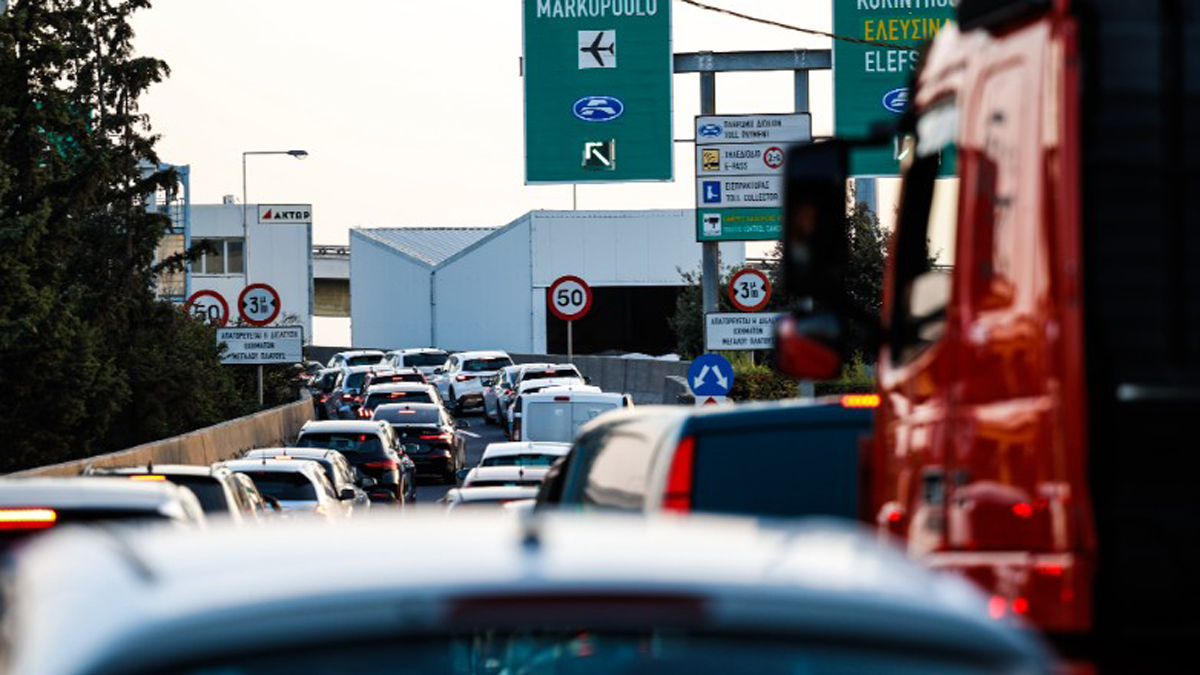 Καραμπόλα τριών οχημάτων στην Αττική Οδό