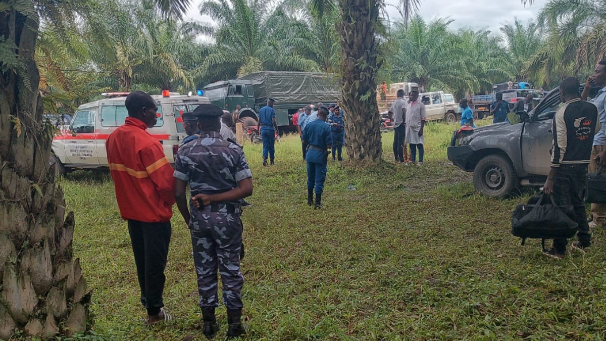 Βρήκαν υπουργό νεκρό σε αυτοκίνητο μέσα σε φυτείες με φοίνικες