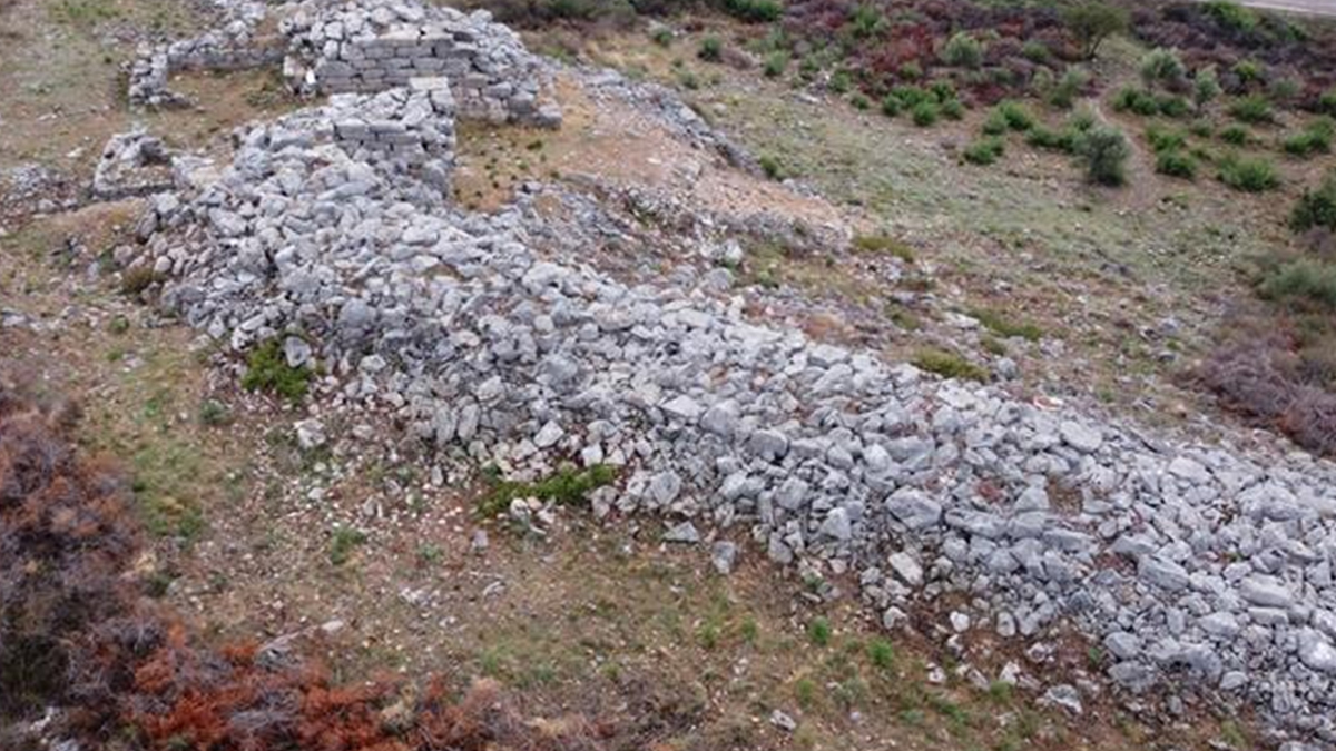 Αποκαταστάθηκαν η Νότια Πύλη της μυκηναϊκής ακρόπολης του Γλα και μέρος του κυκλώπειου τείχους της