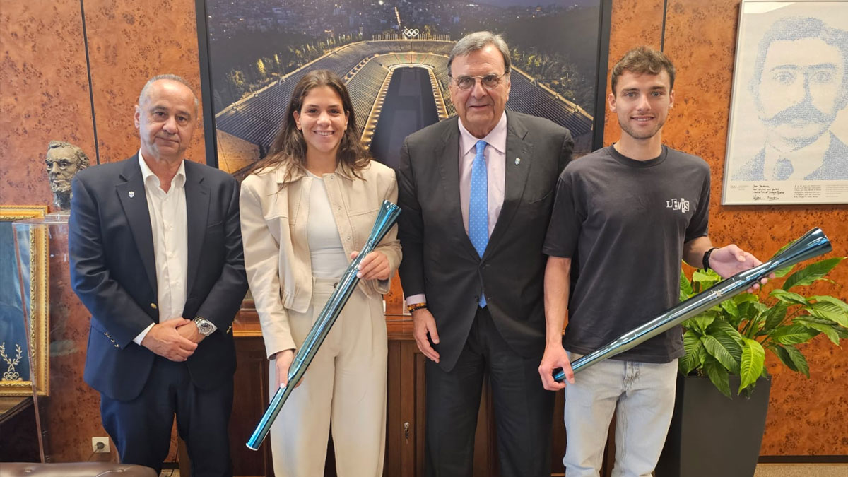 Η Ολυμπιακή Δάδα στους Πέτρο Γκαϊδατζή και Έλενα Ξενάκη