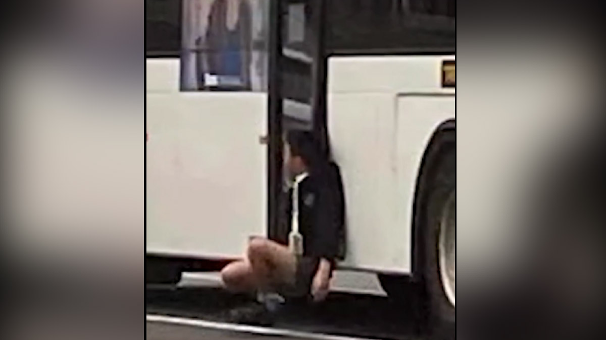 Μελβούρνη: 12χρονος παγιδεύτηκε στην πόρτα λεωφορείου