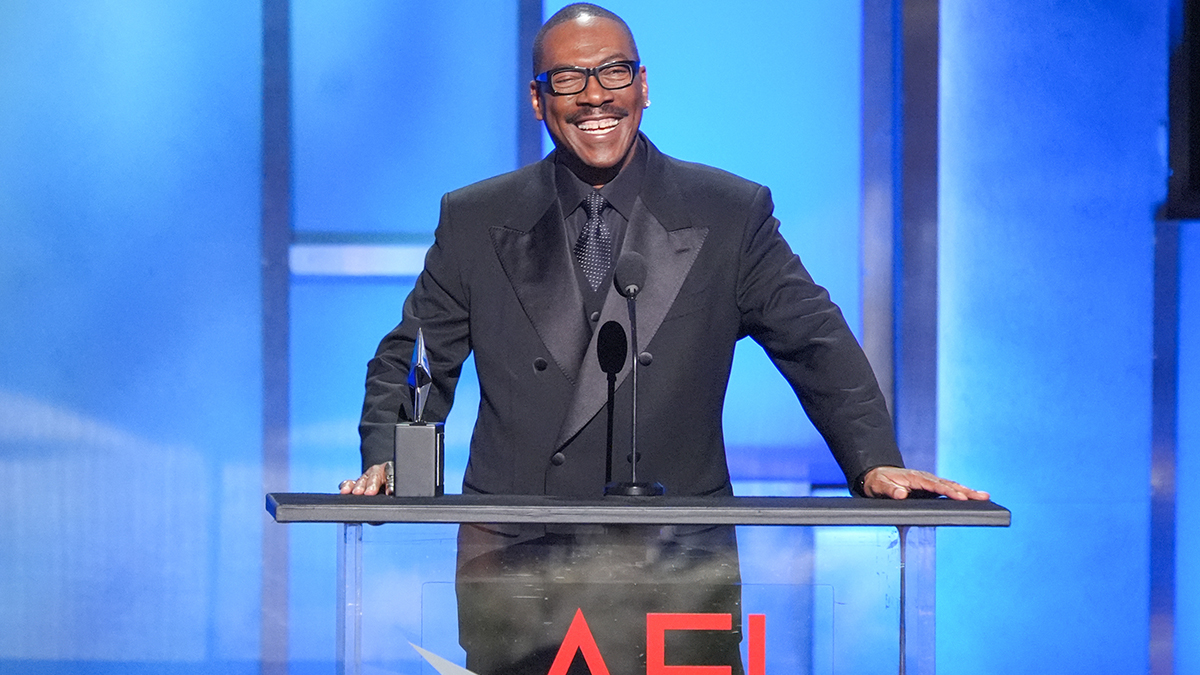 Έντι Μέρφι: Συγκίνηση και αποθέωση για τον θρυλικό ηθοποιό σε μια ιστορική βραδιά για την καριέρα του