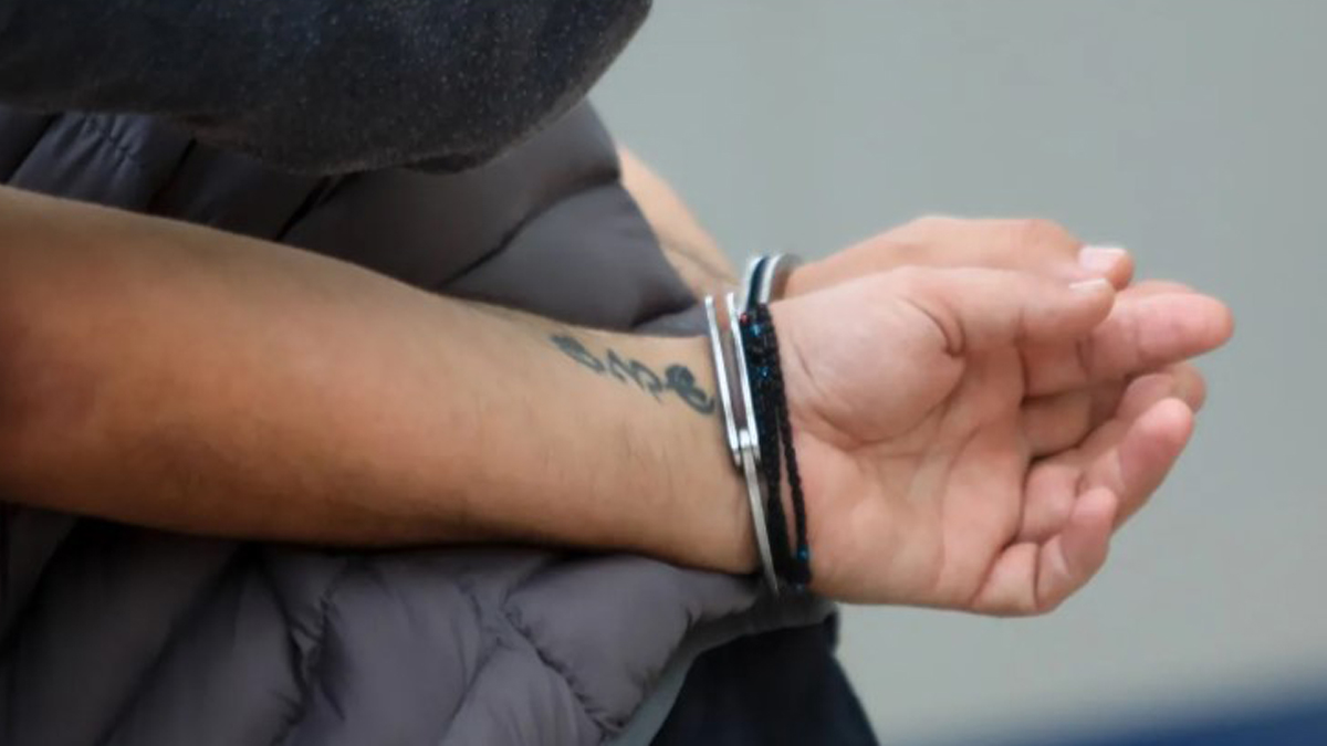 Αίγινα: Συνελήφθη 16χρονη που απείλησε συμμαθητές της με σουγιά