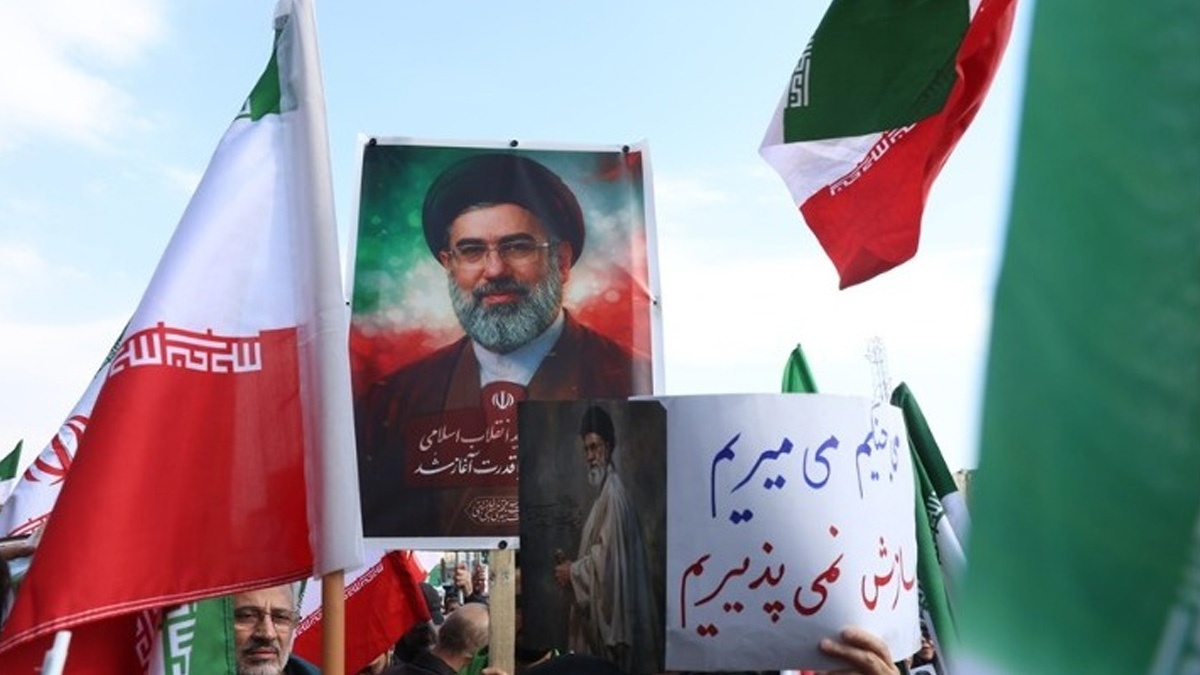 New York Times: Με εγκαύματα αναρρώνει από χειρουργεία σε κρησφύγετο ο Μοτζτάμπα Χαμενεΐ