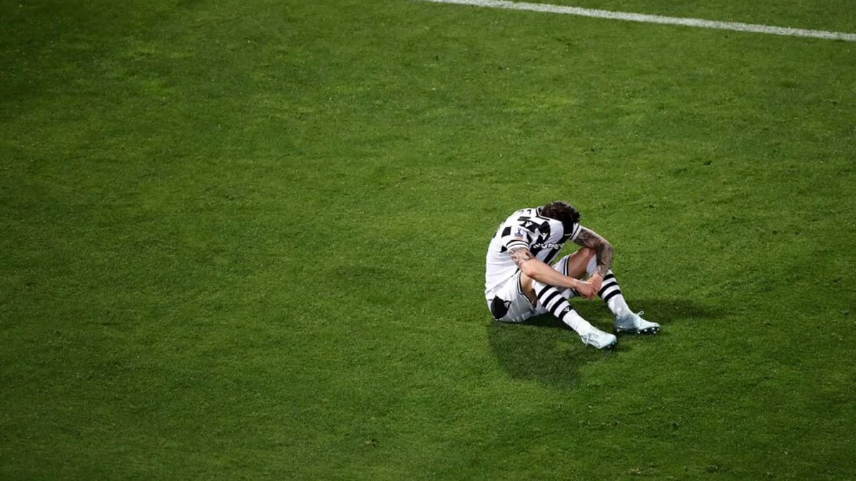 Αποδοκιμασίες και κατάρρευση μετά την ήττα