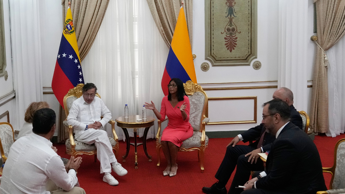 Βενεζουέλα και Κολομβία ανακοίνωσαν στρατιωτική συνεργασία ενάντια «στις μαφίες»