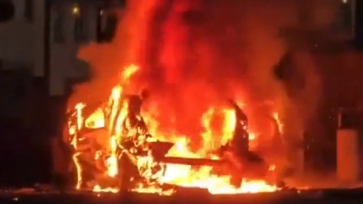 Βόρεια Ιρλανδία: Έκρηξη παγιδευμένου αυτοκινήτου έξω από αστυνομικό τμήμα στο Μπέλφαστ