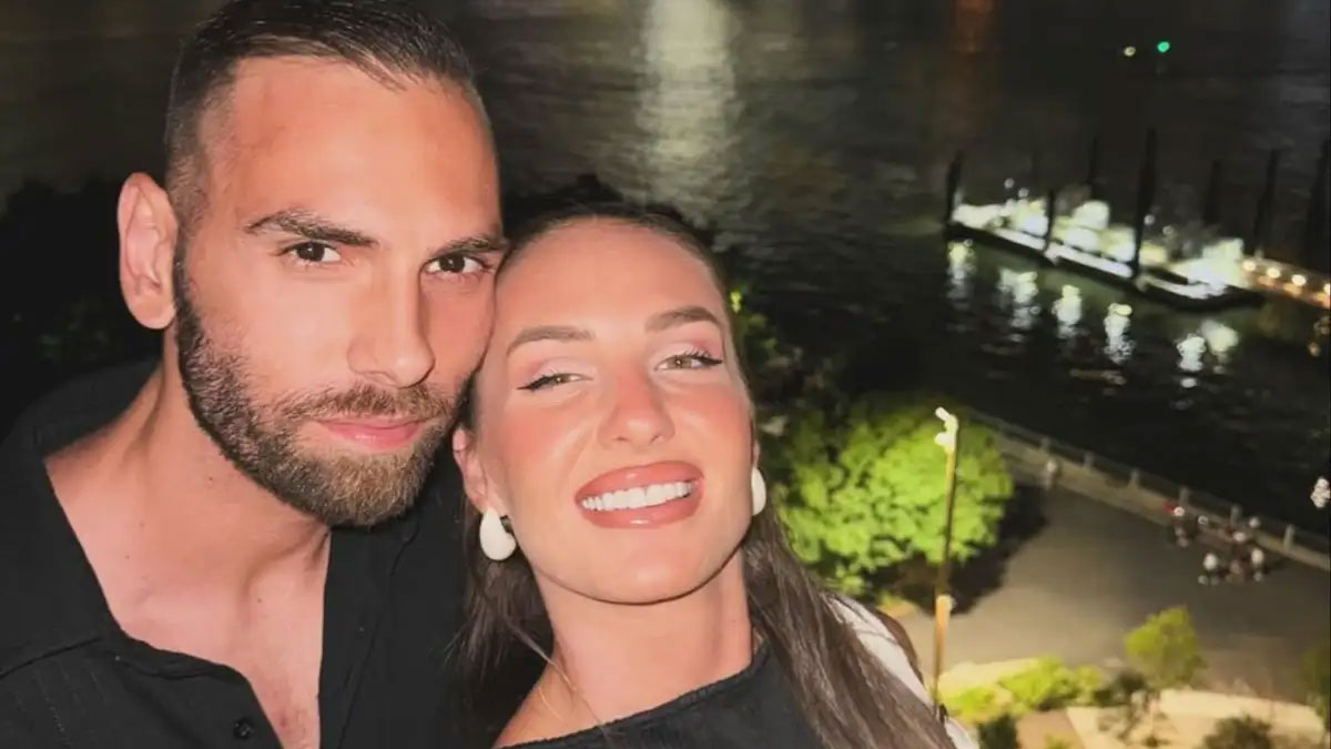 Ένας χρόνος έρωτα για την Κατερίνα Δαλάκα και τον Θέμη Αμβροσιάδη! – Η φωτογραφία με το τρυφερό φιλί