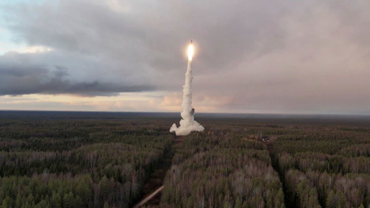 Οι παγκόσμιος στρατιωτικές δαπάνες πλησίασαν τα 3 τρισεκατομμύρια δολάρια το 2025
