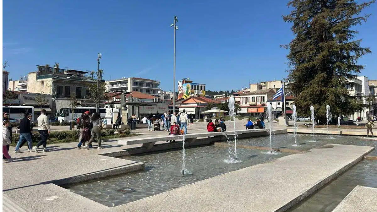 Τρίκαλα: 5χρονος έπεσε σε συντριβάνι στην κεντρική πλατεία