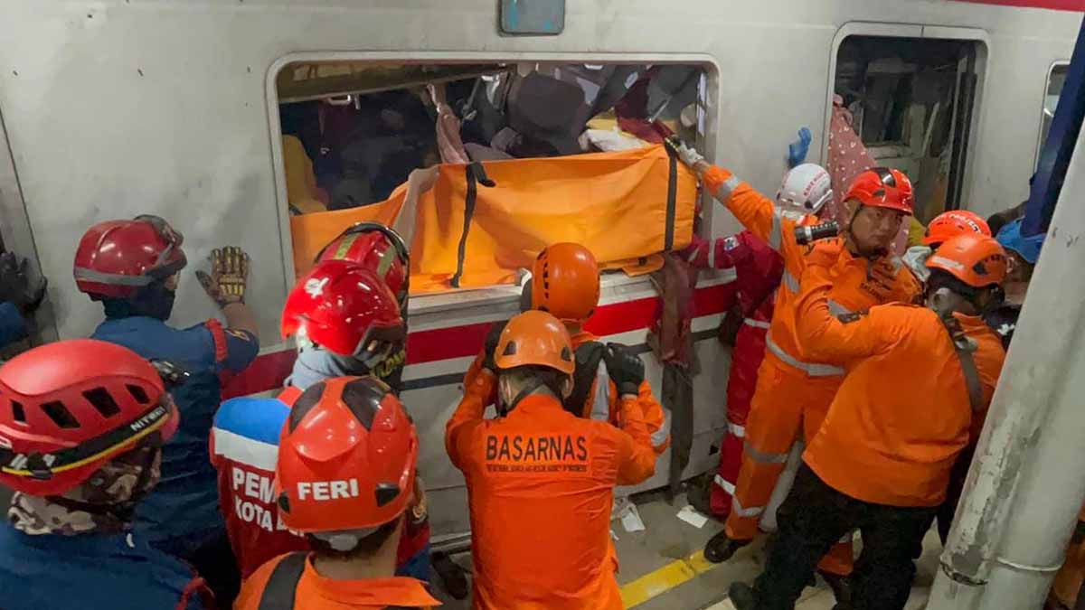 Σύγκρουση τρένων στην Ινδονησία – 14 νεκροί