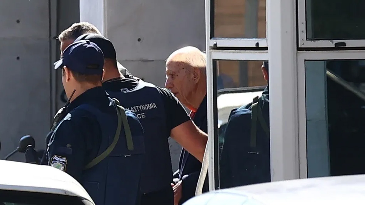 Στον ανακριτή ο 89χρονος που εισέβαλε οπλισμένος σε ΕΦΚΑ και Πρωτοδικείο