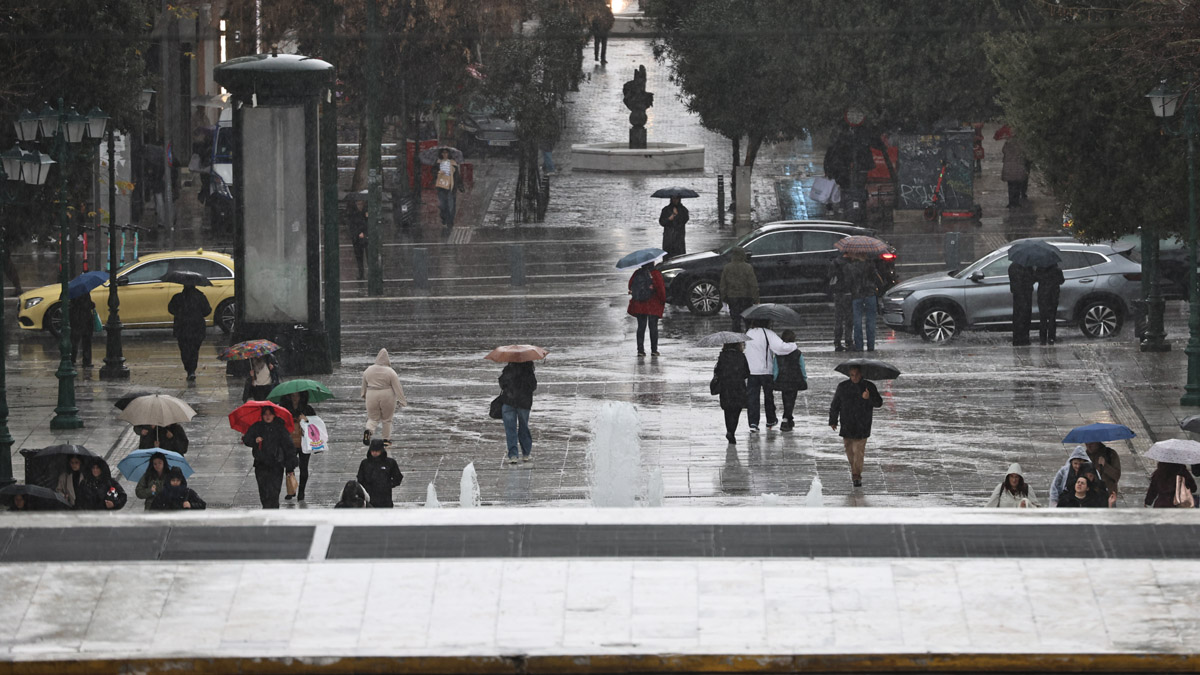 Φθινοπωρινό σκηνικό το Σαββατοκύριακο: Βροχές, καταιγίδες και πτώση της θερμοκρασίας