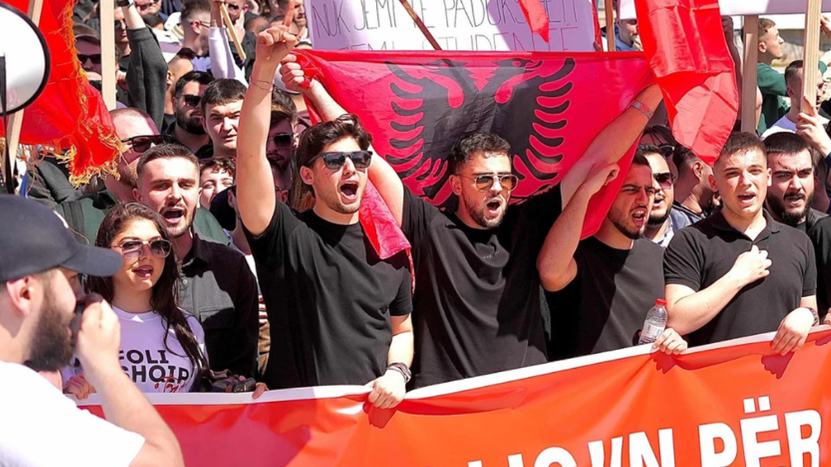 Σκόπια: Αλβανοί φοιτητές διαδήλωσαν για τη χρήση της αλβανικής γλώσσας