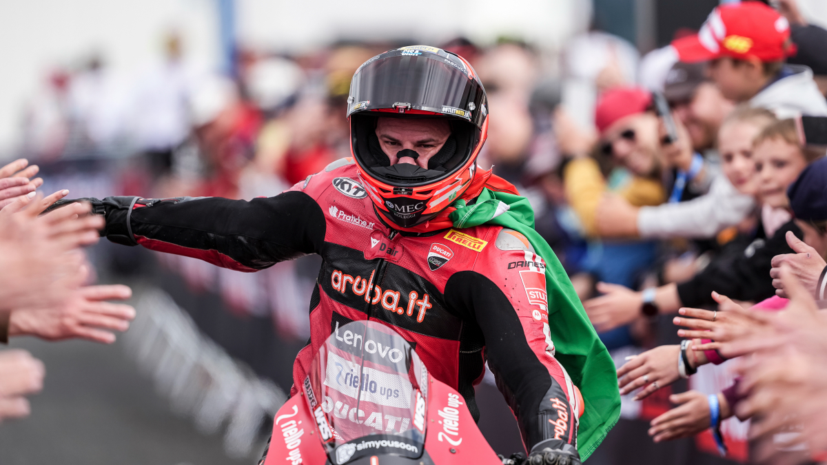 WorldSBK στο ΑΝΤ1+: Απόλυτη κυριαρχία Bulega στο Most της Τσεχίας, με ιστορικό σερί νικών