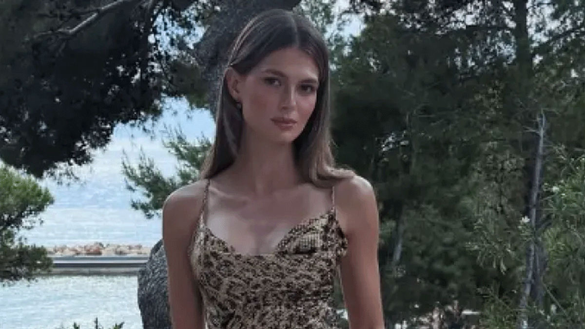 Αμαλία Κωστοπούλου: Με Vintage Roberto Cavalli φόρεμα της Μπαλατσινού