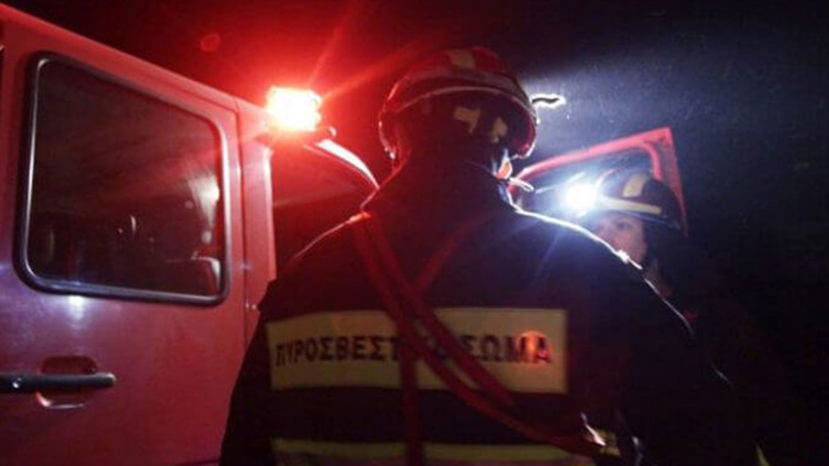 Πυρκαγιά σε χαμηλή βλάστηση στο Πέραμα