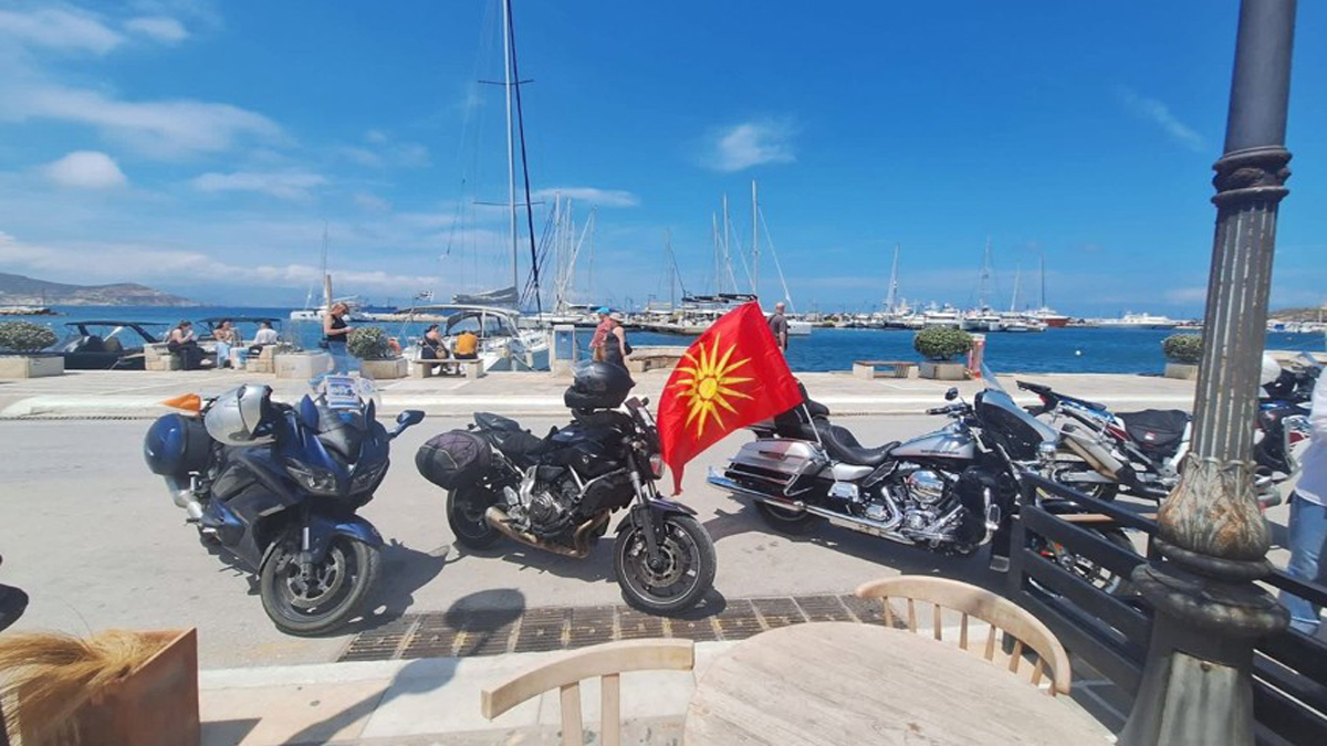 Αλυτρωτικό σύμβολο σε εκδήλωση μοτοσικλετιστών στη Νάξο