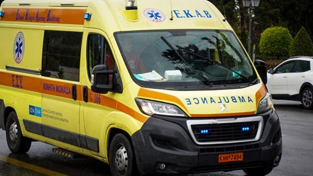 Τροχαίο στην Πέτρου Ράλλη: Όχημα προσέκρουσε σε κολώνα – Σοβαρά τραυματίας ο οδηγός