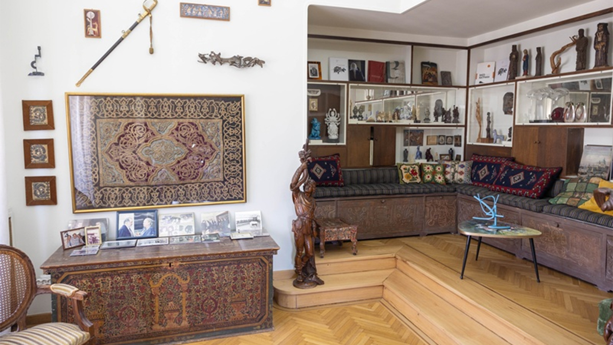 Η οικία Τέλλογλου ανοίγει ξανά τις πόρτες της για το κοινό: Ένα ταξίδι στο σπίτι όπου η τέχνη ήταν τρόπος ζωής