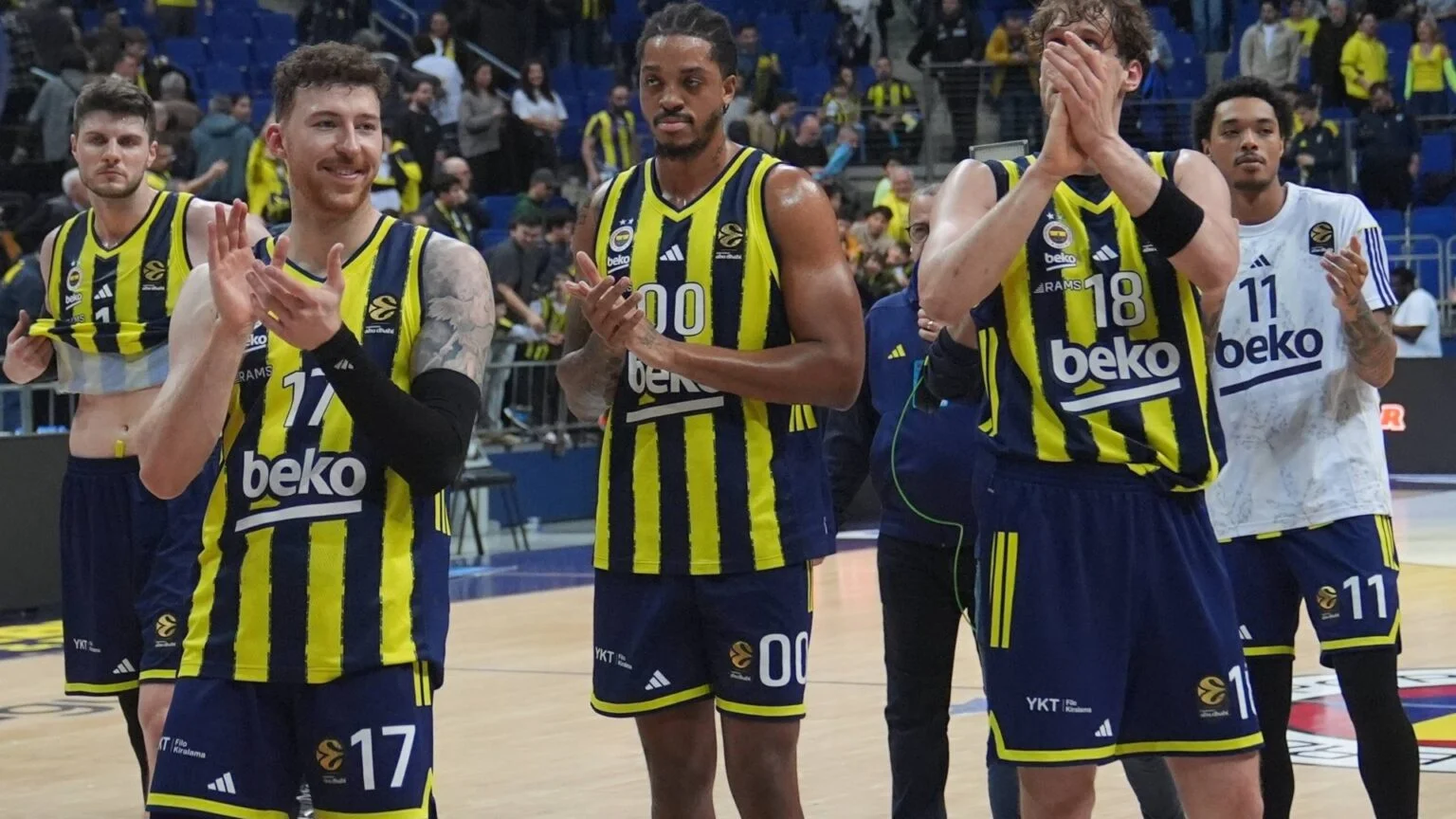 Στους τελικούς η Φενέρ, 102-93 την Εφές στην παράταση