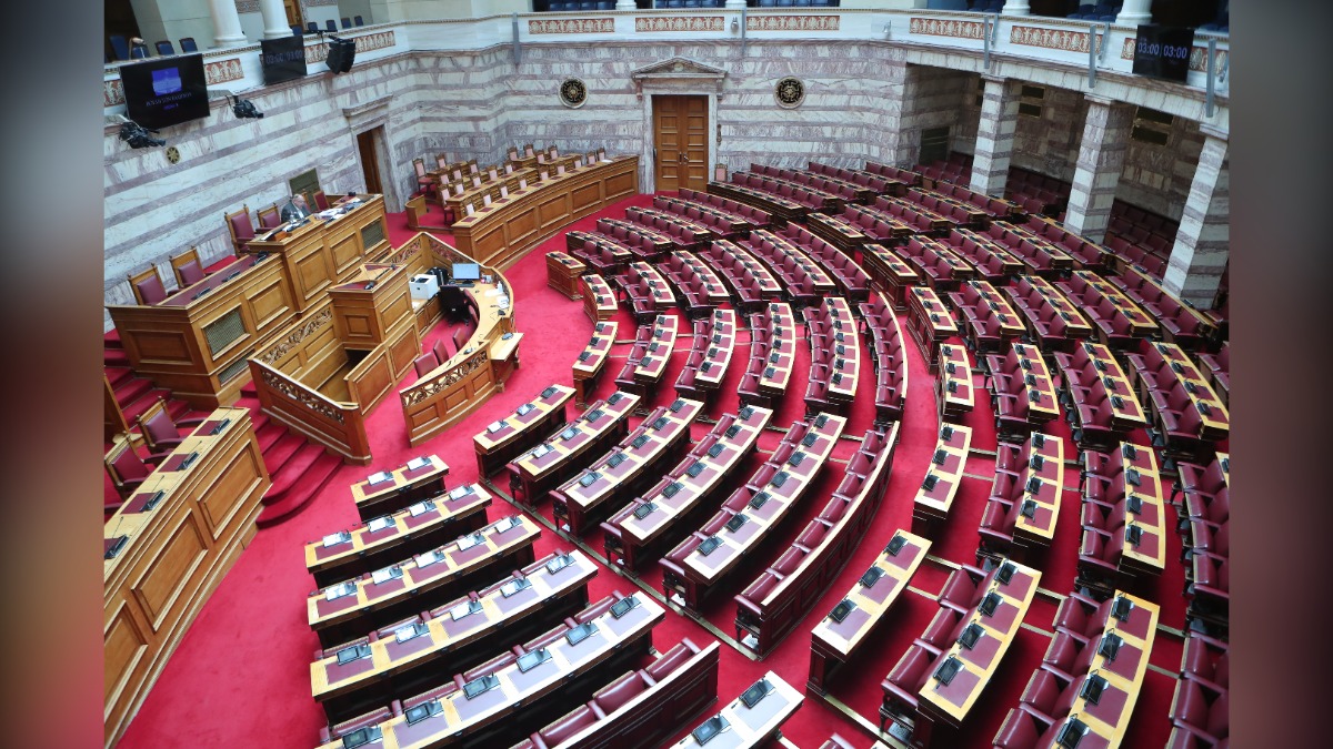 LIVE: Η συζήτηση στη Βουλή για τη συνταγματική αναθεώρηση