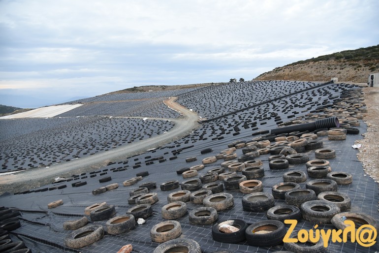 Ειδικές μεμβράνες και λάστιχα καλύπτουν αυτό που προηγουμένως ήταν δάσος