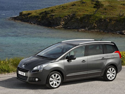 Πεντάστερα τα Peugeot 5008 και 308