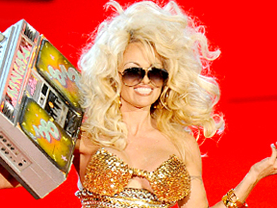 Pamela: Τώρα και στο τραγούδι…